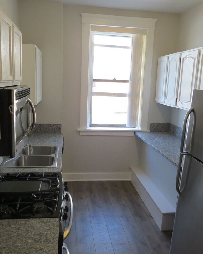 Building Photo - Downtown Oasis - Move In Ready!!!