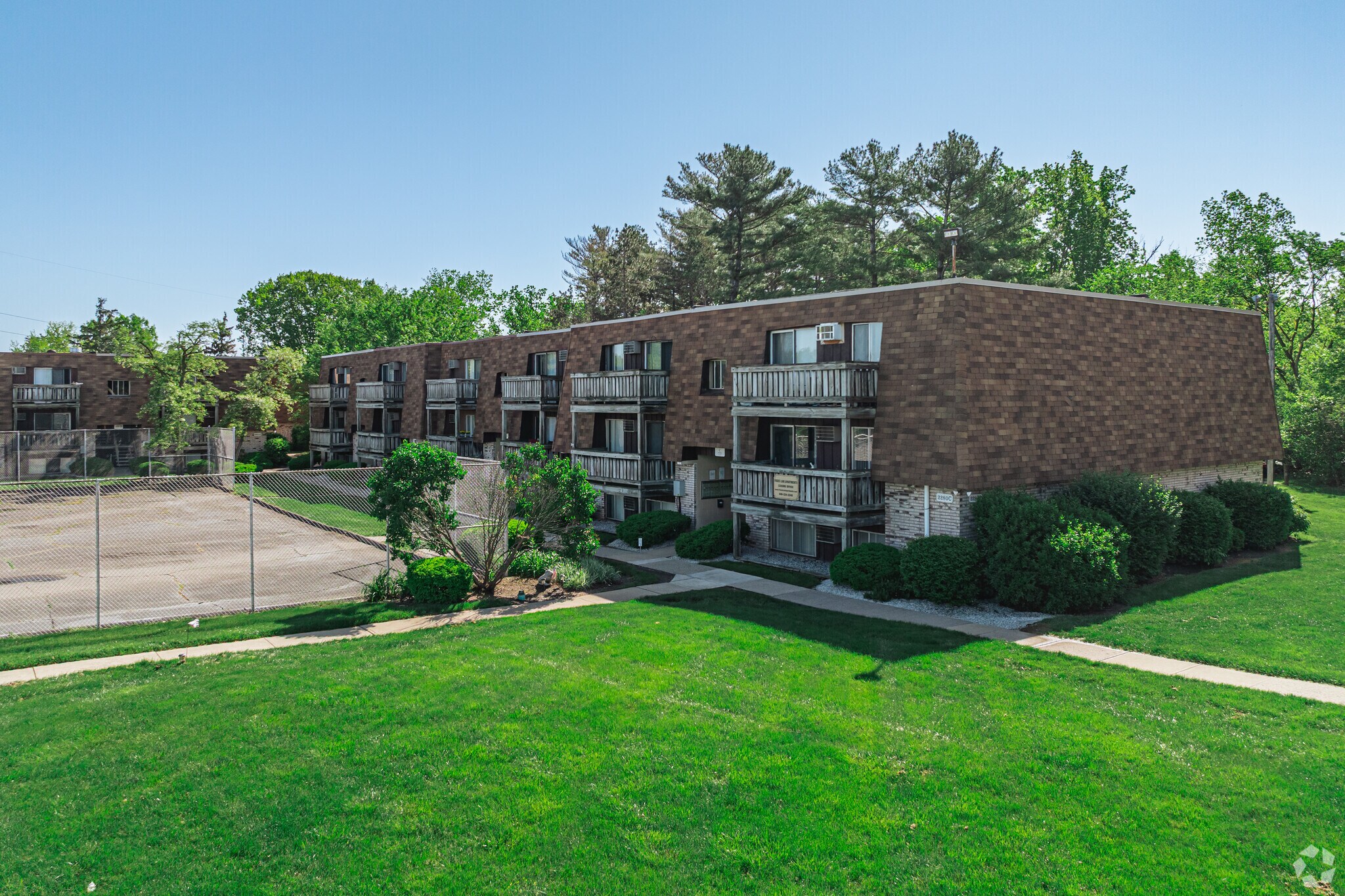 Foxes' Lair Apartments – photo 2