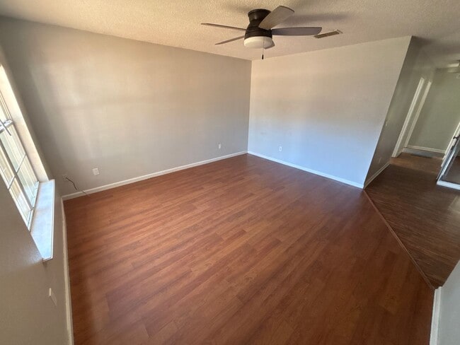 Building Photo - Spacious 4-Bed, 2-Bath Home with Yard and ...