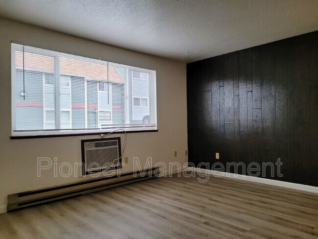 Building Photo - 2469 NE Kerr St