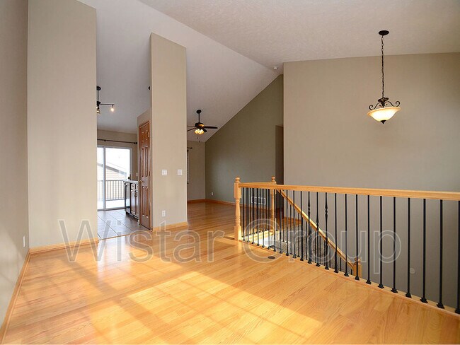 Foto del edificio - 15812 Redwood St