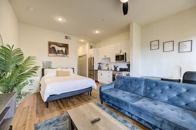 Building Photo - 1111 Shepherd Dr