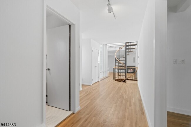 Foto del edificio - 2 Old Mill Rd