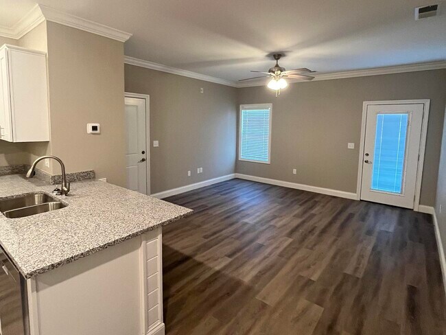 Foto del edificio - 361 Hillview Mls Blvd