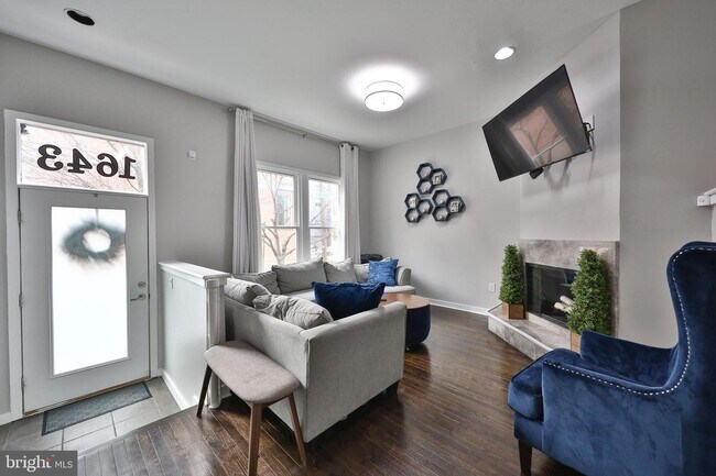 Building Photo - 1643 Kater St