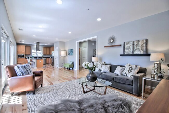 Foto del edificio - Beautiful and Updated 3BR 2BA Home in San ...