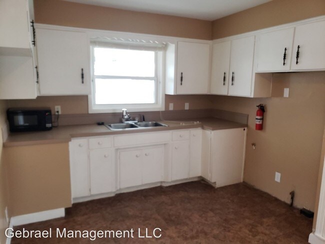 Building Photo - 3 br, 1 bath House - 2632 Cumings Ave