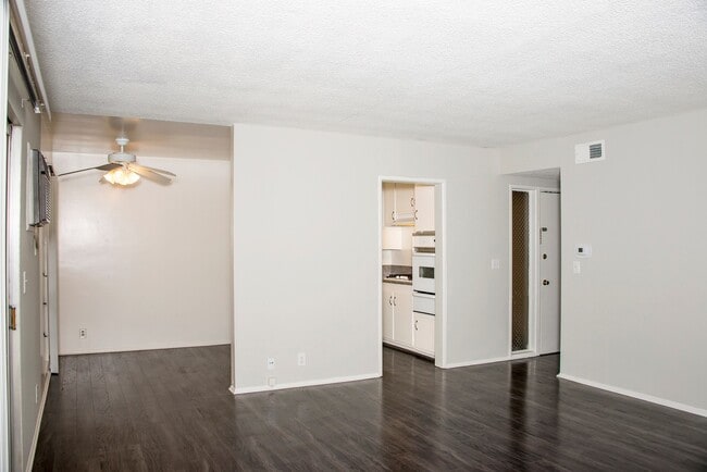 Interior Photo - mon313