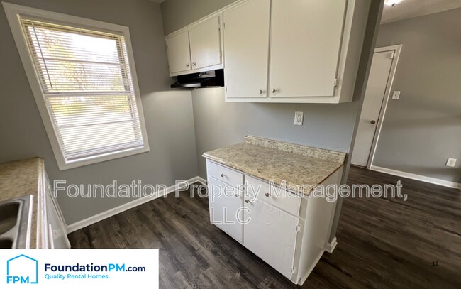 Foto del edificio - 468 Bradwood Ave