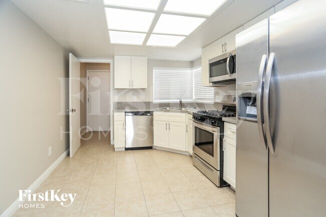 Foto del edificio - 6612 Wheelbarrow Peak Dr