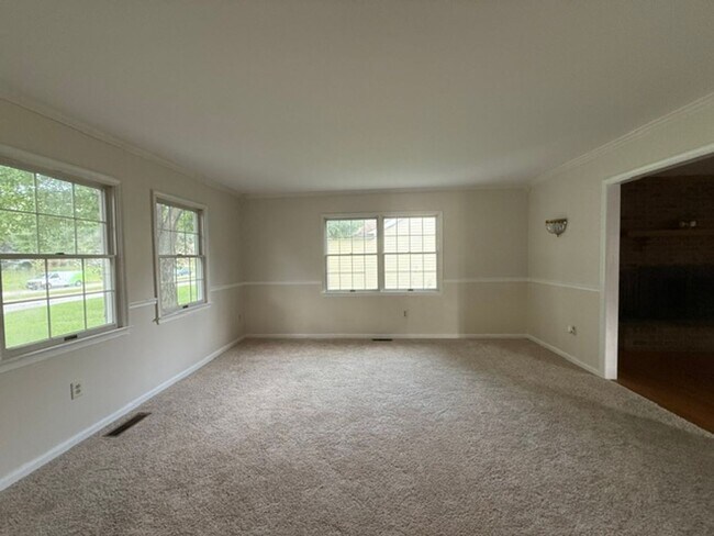 Building Photo - 2788 Pinewood Dr