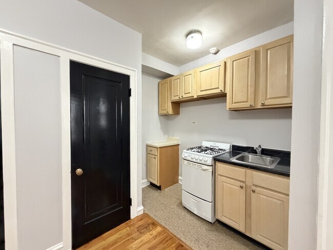 Foto del edificio - 912 W Leland Ave