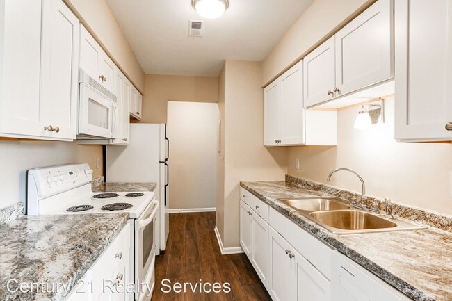 Building Photo - 1 br, 1 bath House - 811 Brian Dr. Unit 304