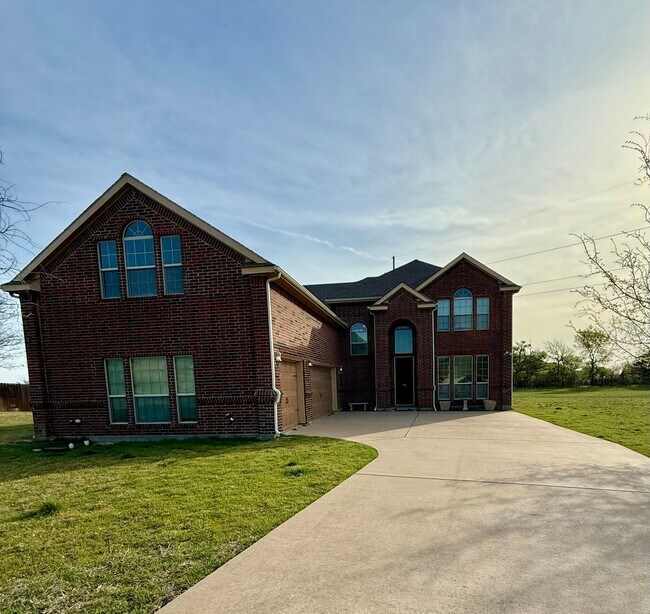 Building Photo - 5 Bedroom, 4 bath  Home with Game room in WALKING DISTANCE TO THE MARINA