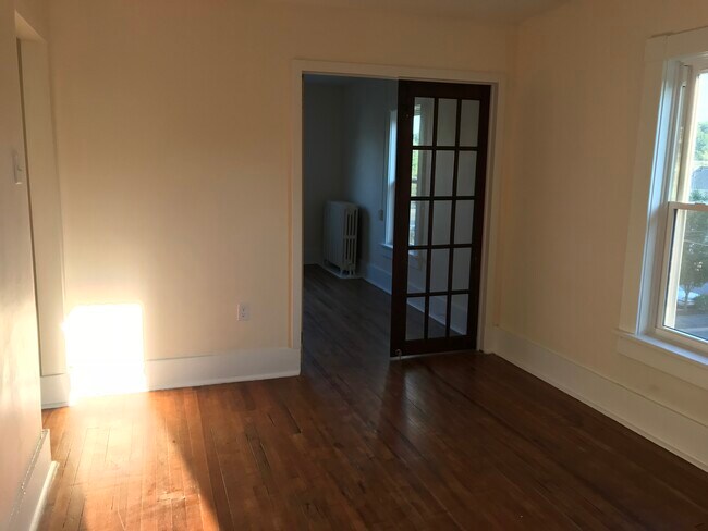 Dining room - 3826 Beale Ave