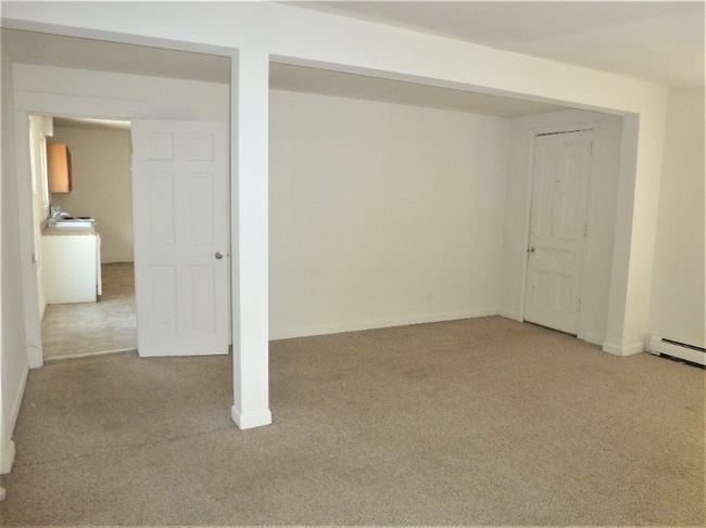 Building Photo - 14 Hickok Pl