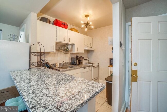 Building Photo - 1420 Light St