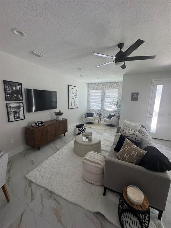 Foto del edificio - 2138 W Beach St