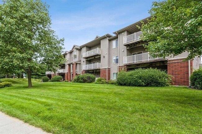 Exterior 3 - 420 N 1st Ave