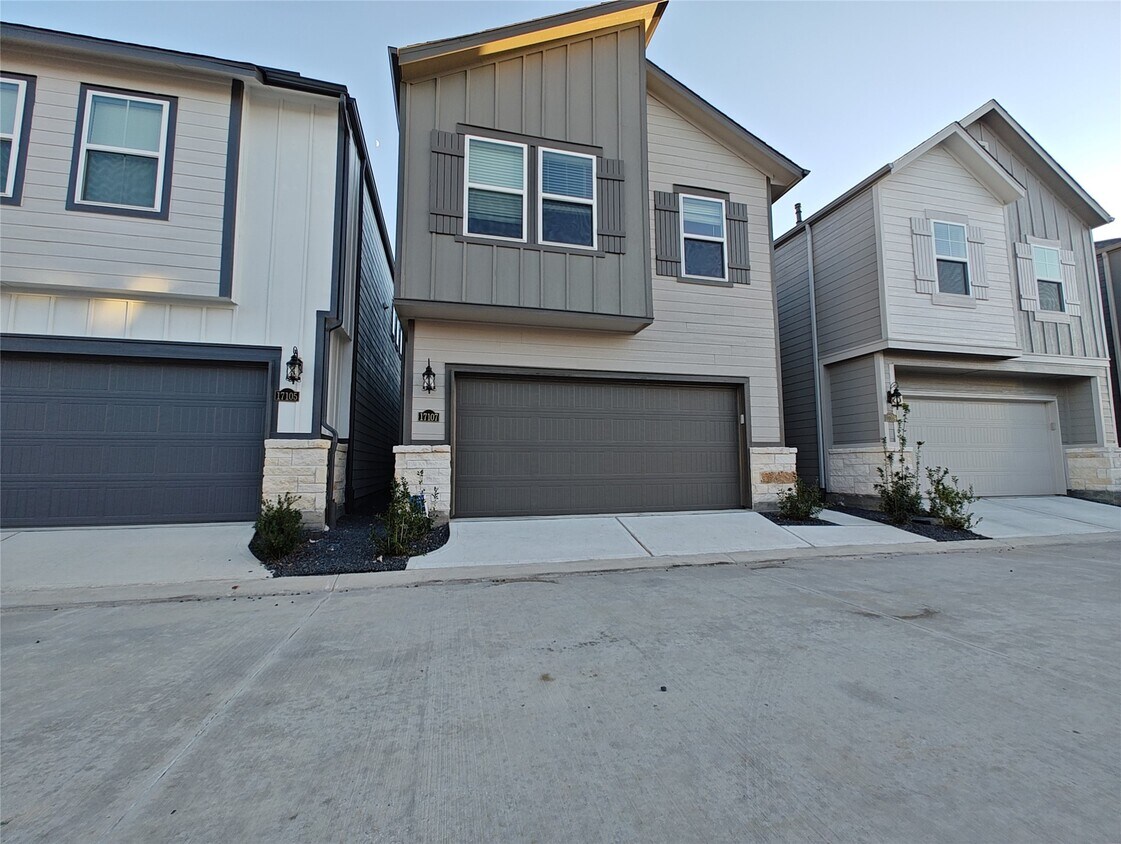 Foto principal - 17107 White Acer Wy