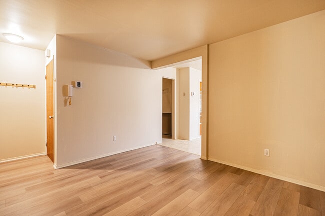 Building Photo - 10 Rue Lauzon