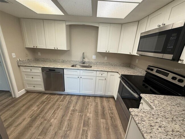 Foto del edificio - 3111 Riverside Dr