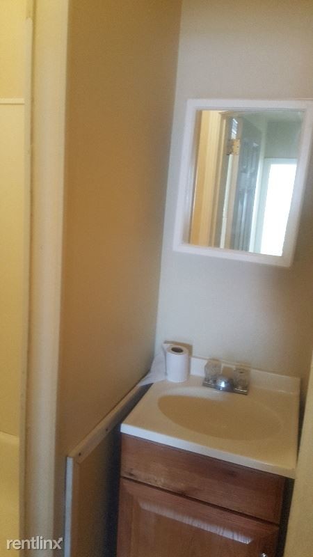 Building Photo - 4 br, 2 bath Townhome - 844 Kirkwood Street