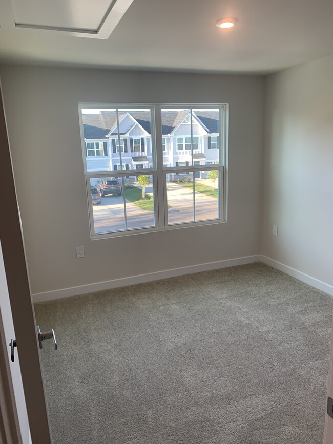 Building Photo - 413 Camarillo Ln