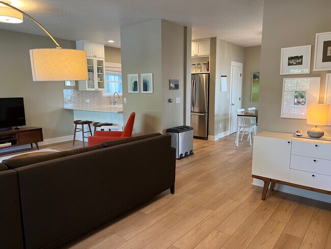 Living Room - 6111 S Corbett Ave
