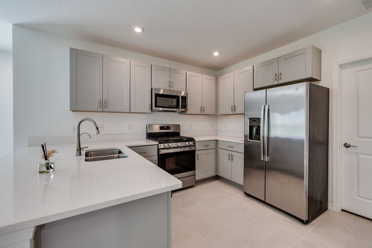 Primary Photo - Newly developed Lakefront 3B/2B home in Ea...