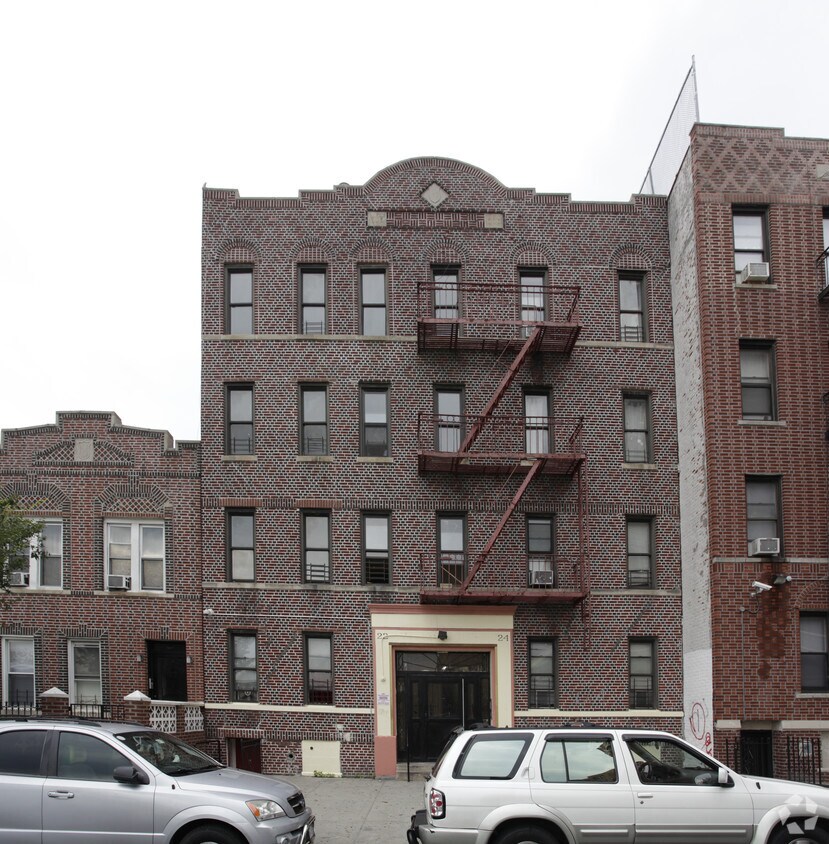Building Photo - 22-24 E 96th St