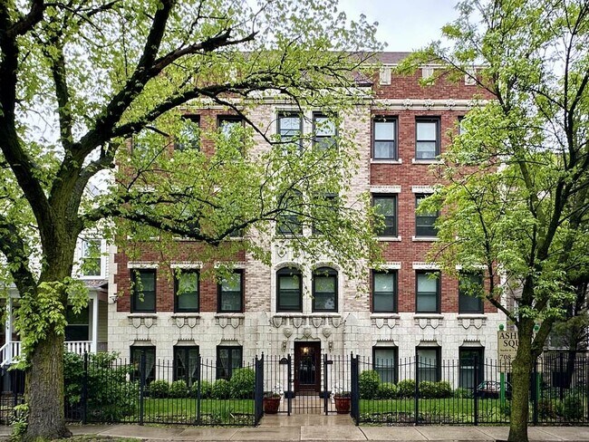 Building Photo - 4509 N Ashland Ave