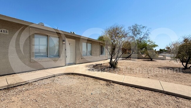 Foto del edificio - 458 E Quail Ave