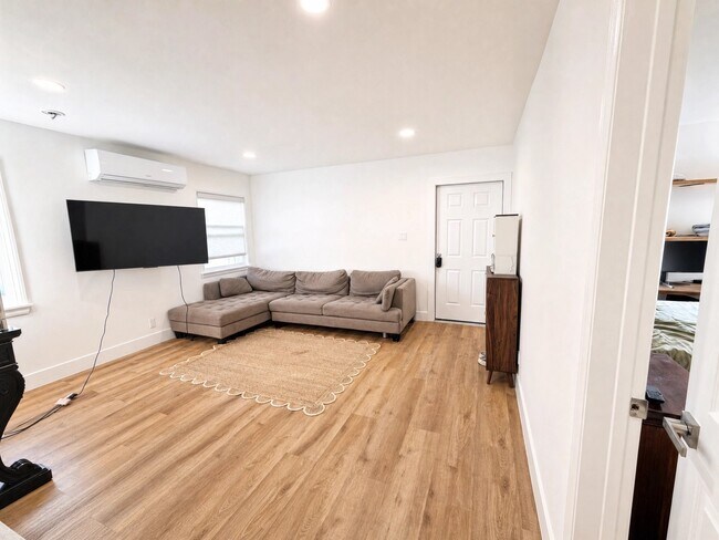 Foto del edificio - 6001 Dauphin Ave.