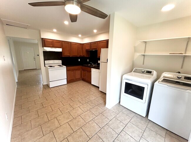 Building Photo - 1614 Cloverdale Ct