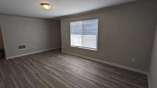 Building Photo - 3965 Hayesville Dr NE