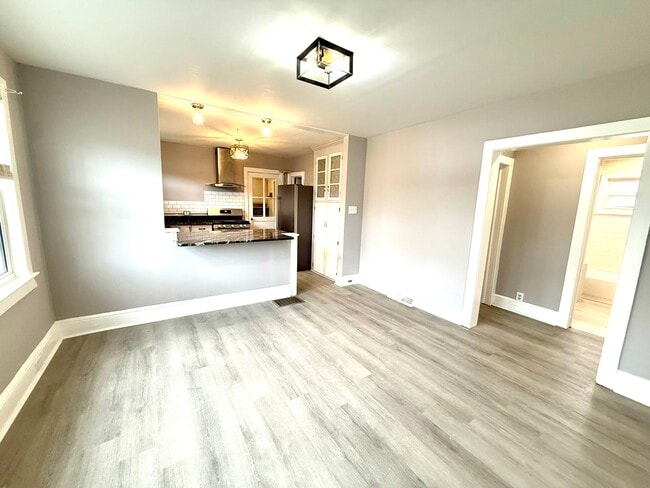 Building Photo - 519 N Lincoln Ave