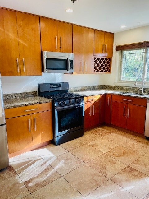Foto del edificio - 2372 Farnsworth Ln
