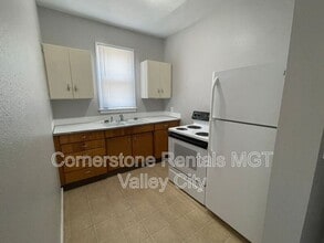 Building Photo - 458 3rd St NE