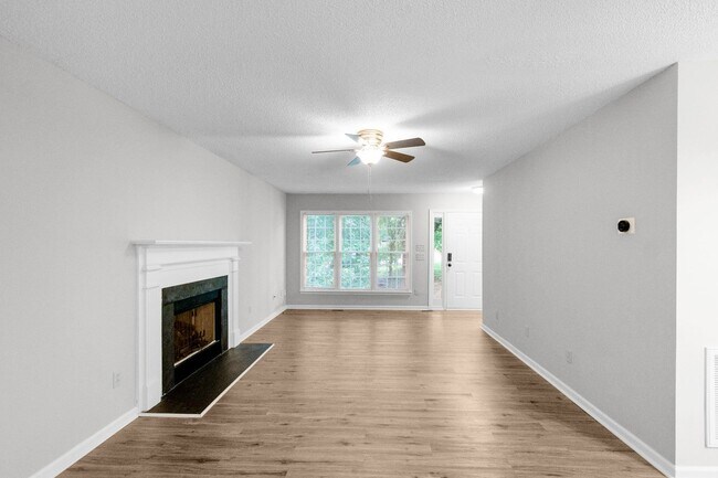 Foto del edificio - Spacious 2-Story Home with Finished Basement!