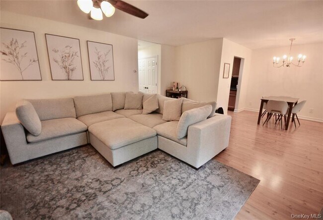 Foto del edificio - 99 Richmond Blvd