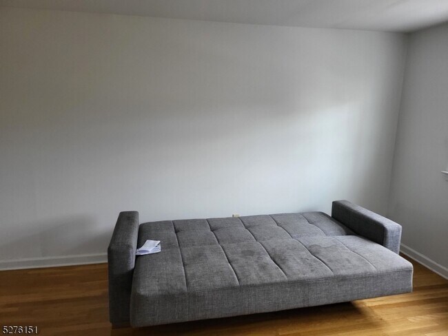 Building Photo - 760 Old Rd