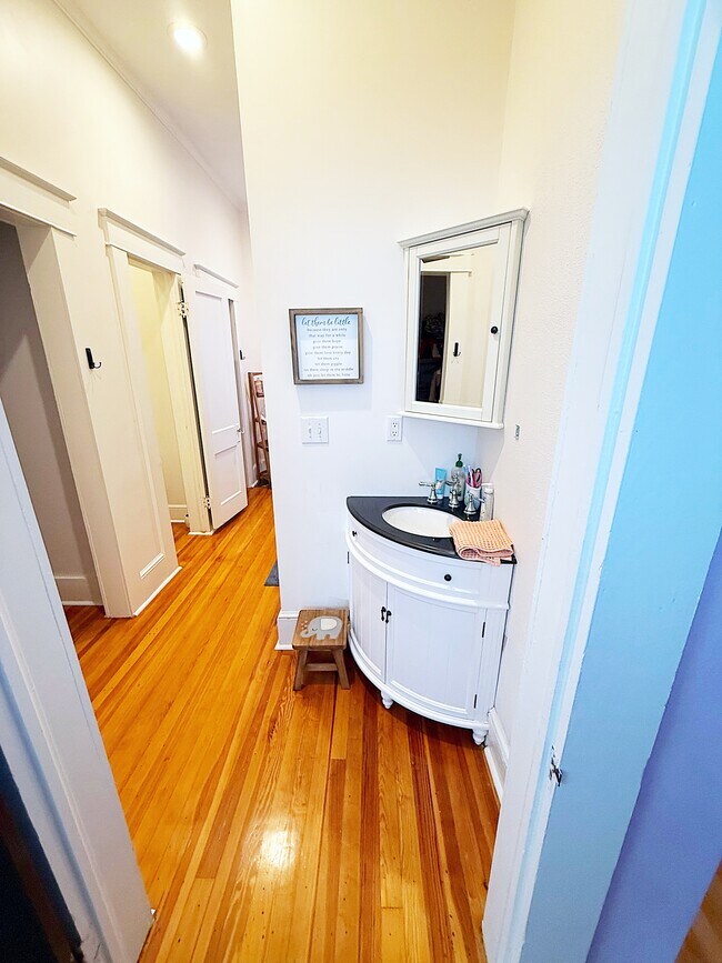 Foto del edificio - 205 Russell St