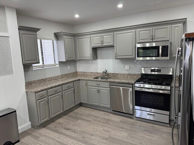 Building Photo - 7 Washburn Ter