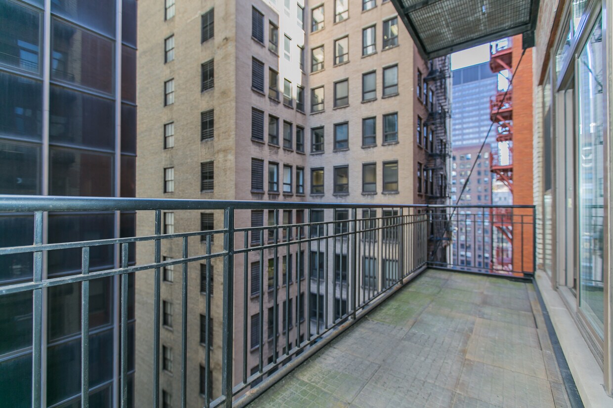 Primary Photo - 212 W Washington St