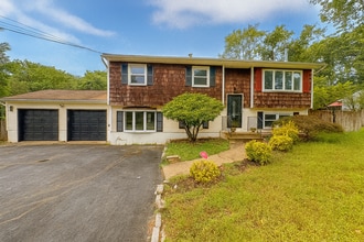 Building Photo - 825 Wright Debow Rd