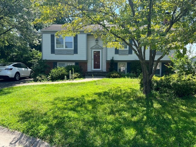 Building Photo - Beautiful 4 Bedroom Single Family Home in ...