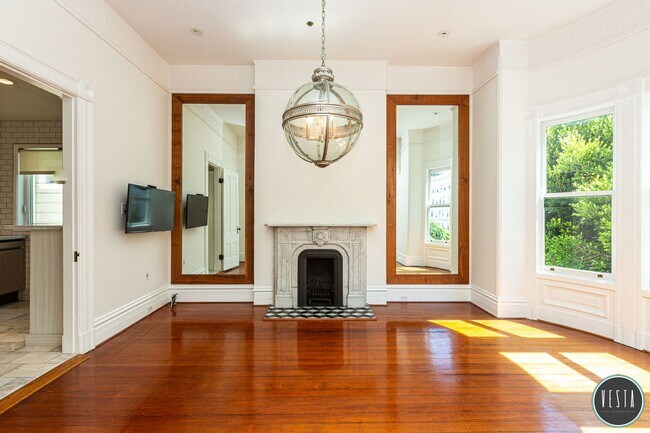 Building Photo - ELEGANTLY REMODELED PACIFIC HEIGHTS GEM WI...