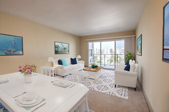 Harborside Marina Bay Apartments photo'