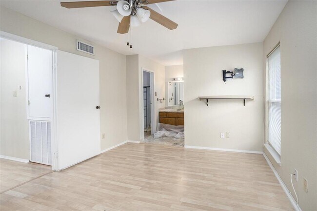 Building Photo - 18511 Egret Bay Blvd
